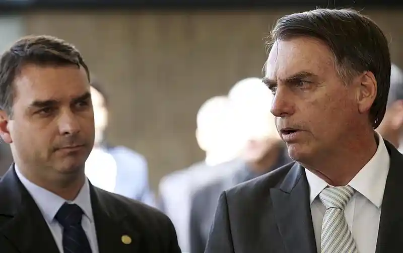 Imagem de Bolsonaro divulga carta em apoio à pré-candidatura de Flávio e pede união da direita