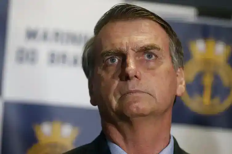 Imagem de Bolsonaro passa a usar tornozeleira eletrônica ao iniciar prisão domiciliar