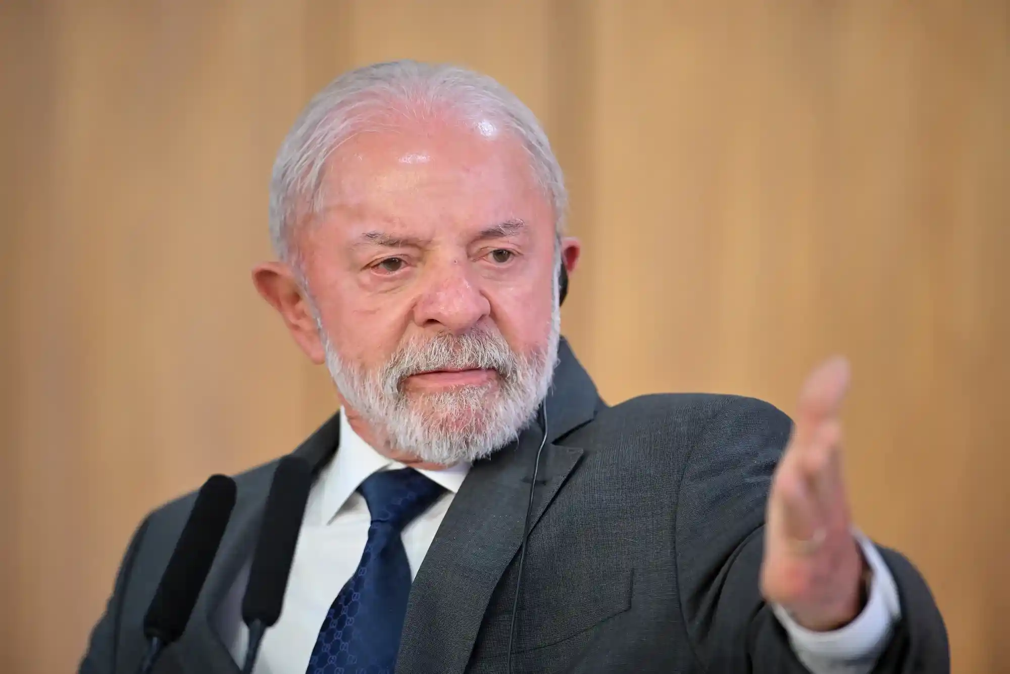 Imagem de Lula volta a criticar interferência externa e afirma que Brasil "não aceita que ninguém meta o nariz onde não é chamado"