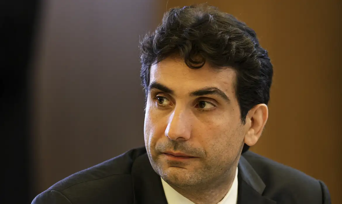 Imagem de BC opta por silêncio após revelação de diálogos entre Galípolo e Moraes sobre o caso Banco Master