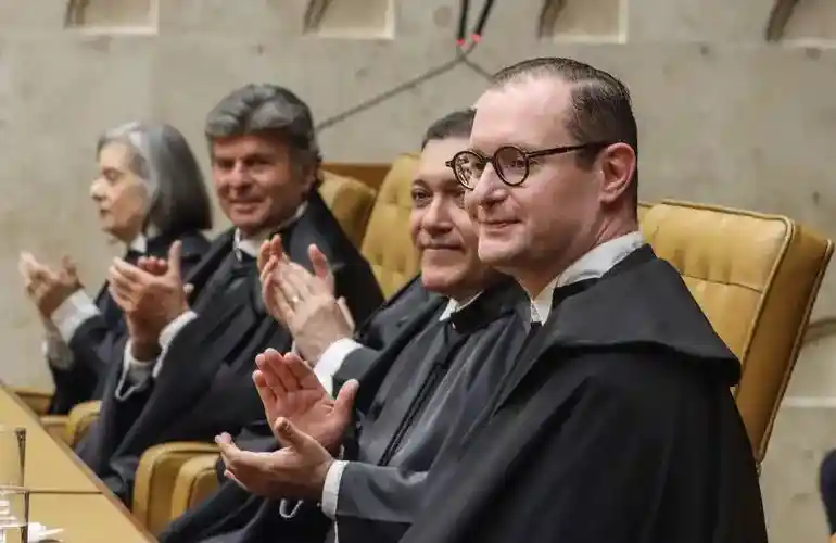 Imagem de Ministro de Lula no STF segue Allan dos Santos no Instagram