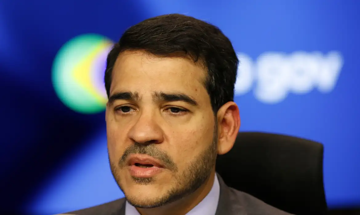 Imagem de Gilmar Mendes elogia Jorge Messias e sinaliza apoio à possível indicação de Lula ao STF