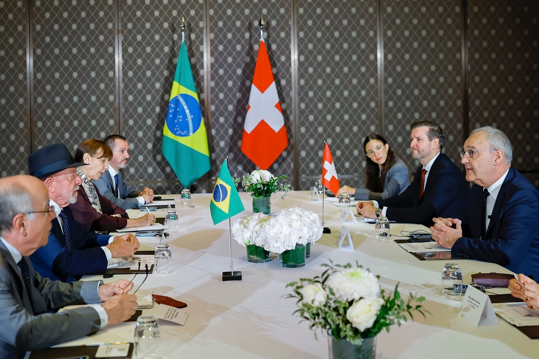 Imagem de Lula chega à França para cúpula do G7