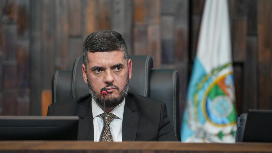 Imagem de PF faz nova operação e volta a investigar Rodrigo Bacellar por suposto elo com o Comando Vermelho