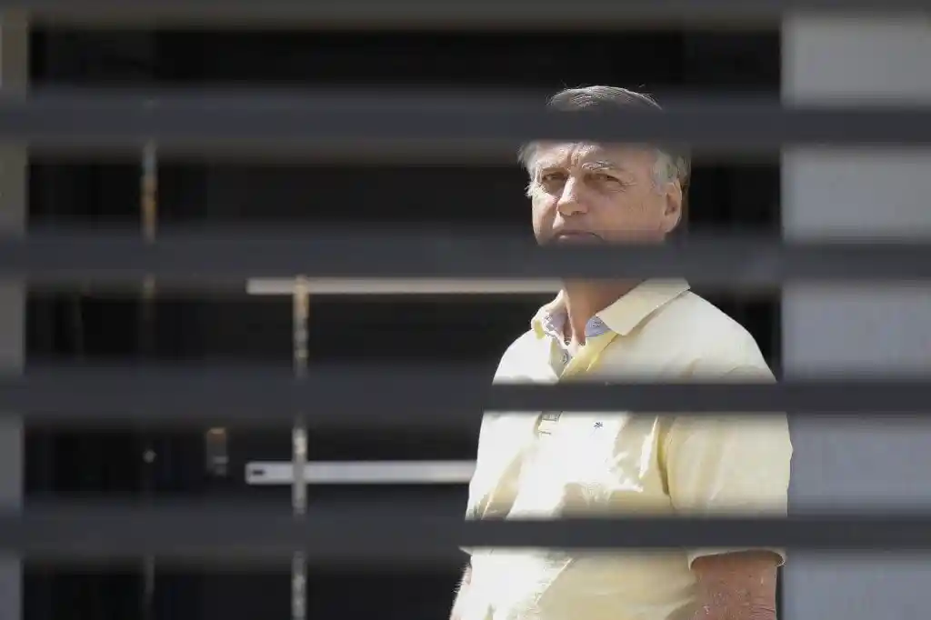 Imagem de Moraes autoriza visita de nora e netas a Bolsonaro durante prisão domiciliar