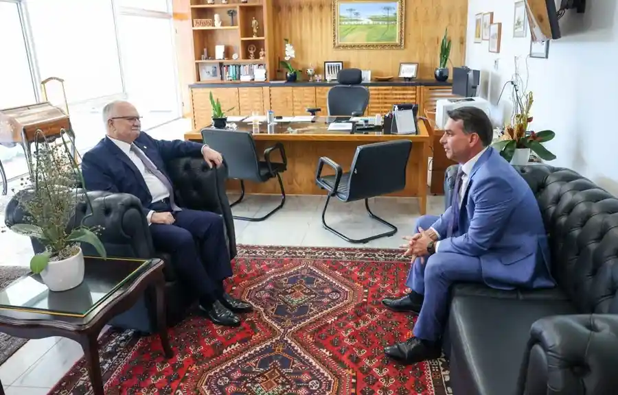 Imagem de “Quero paz para olhar pra frente”, diz Flávio após encontro com Fachin no STF