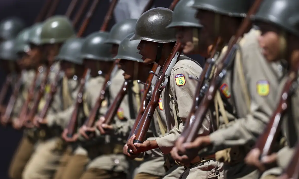 Imagem de Exército cumpre prisões de militares condenados pelo STF em caso de “trama golpista”