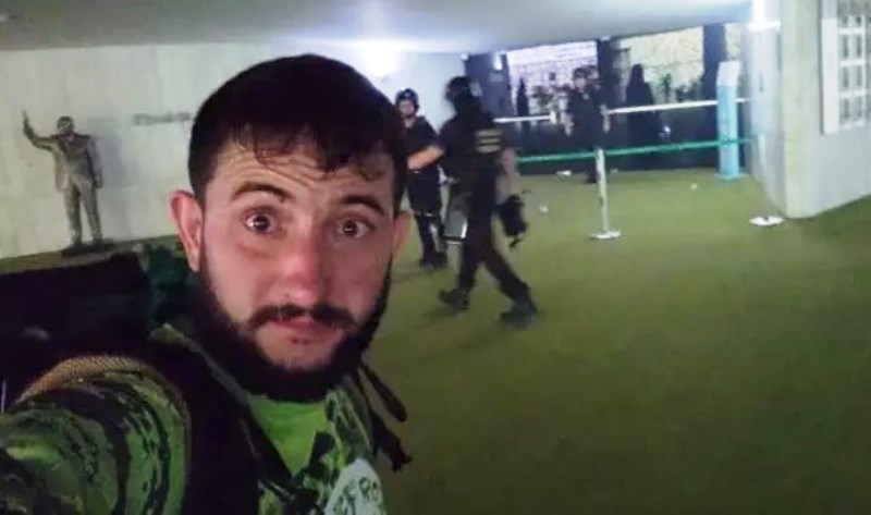 Imagem de Justiça argentina mantém prisão domiciliar de brasileiro condenado pelos atos de 8 de janeiro