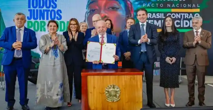 Imagem de Lula assina decretos que ampliam fiscalização sobre big techs e mudam regras das plataformas digitais