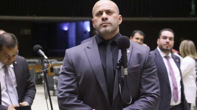 Imagem de Defesa de Daniel Silveira pede prisão domiciliar em clínica após cirurgia no joelho