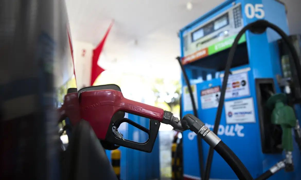 Imagem de Petrobras anuncia reajuste no preço da gasolina após quatro meses sem mudanças