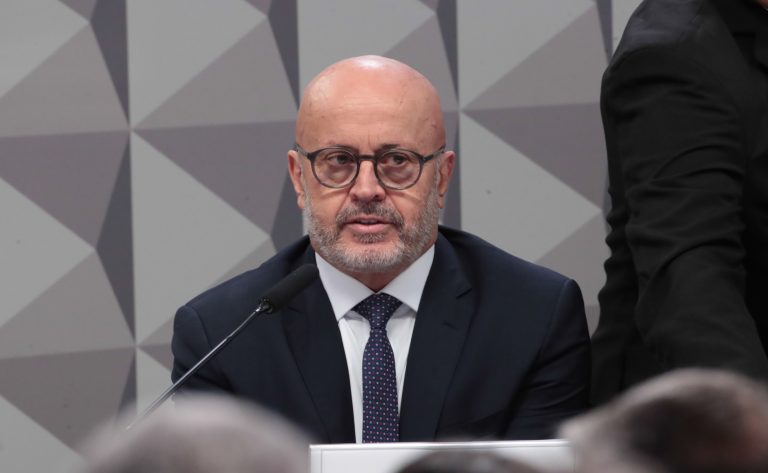 Imagem de PF apreende carros de luxo do "Careca do INSS" em nova fase da Operação Sem Desconto