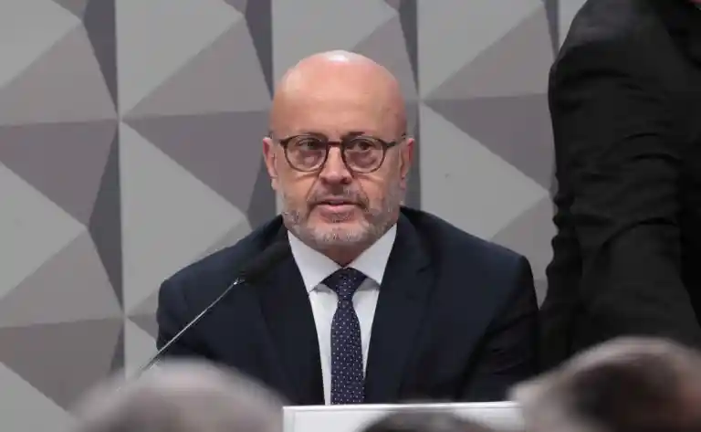 Imagem de PF apreende carros de luxo do "Careca do INSS" em nova fase da Operação Sem Desconto