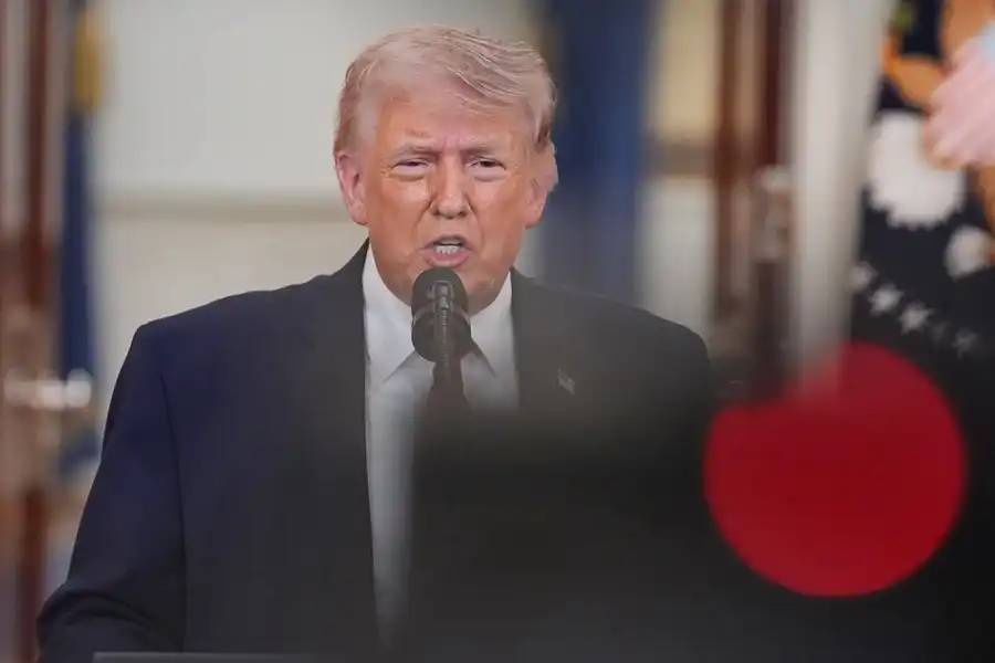 Imagem de Trump parabeniza astronautas da Artemis 2 após missão histórica ao redor da Lua