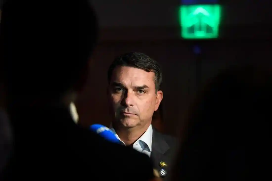 Imagem de Flávio Bolsonaro mantém agenda no Rio após divulgação de áudio envolvendo Daniel Vorcaro