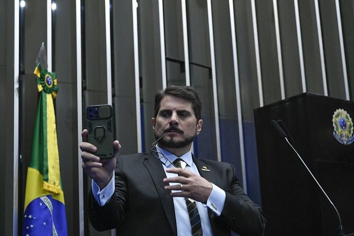 Imagem de Moraes bloqueia contas de Marcos do Val