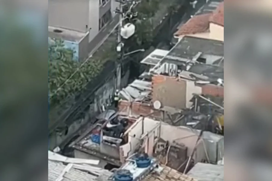 Imagem de Explosão de gás destrói casas e deixa feridos soterrados no Jaguaré, em São Paulo