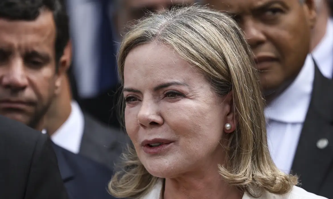 Imagem de Justiça rejeita ação de Gleisi Hoffmann contra Flávio Bolsonaro