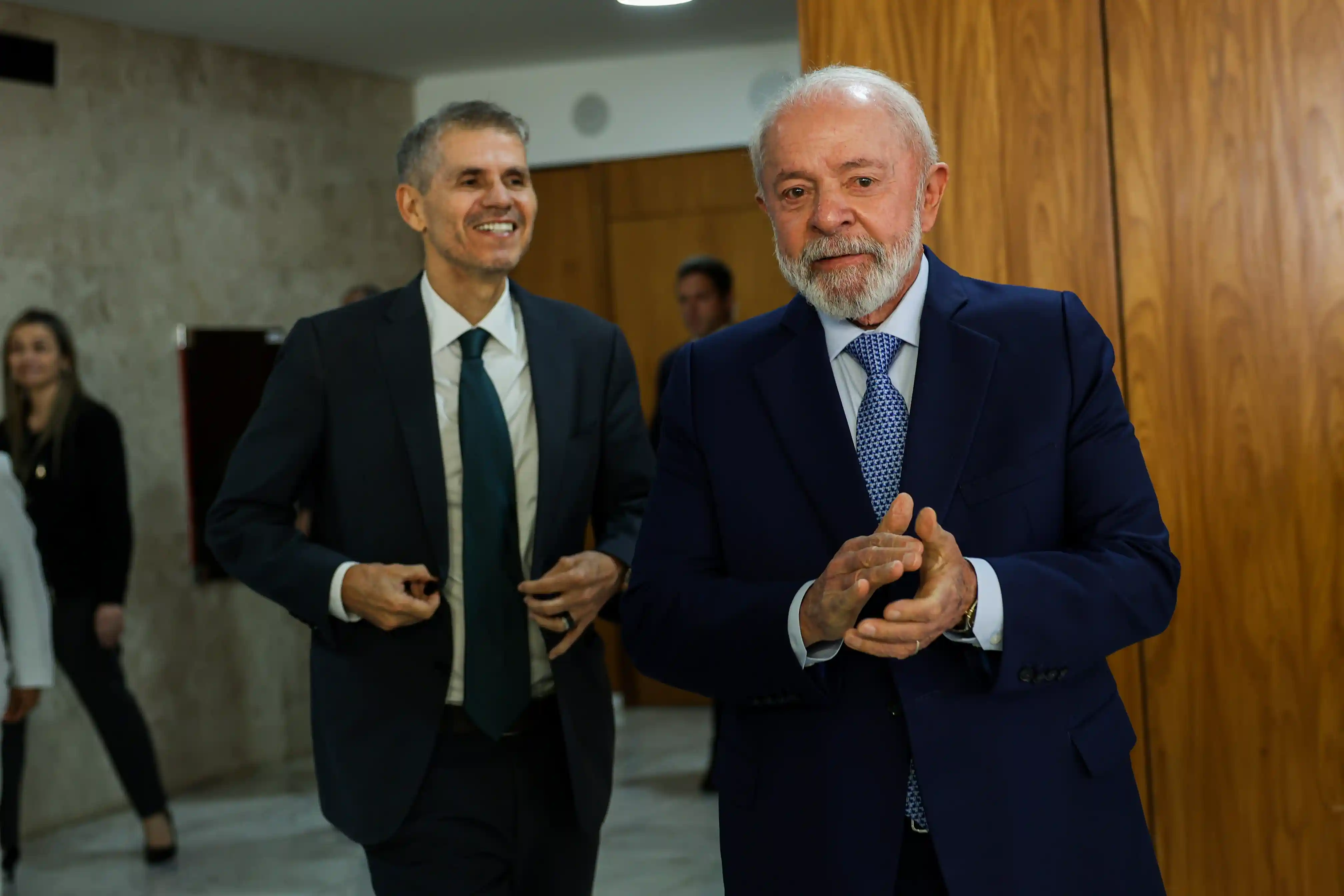 Imagem de Justiça manda governo suspender propaganda paga sobre fim da escala 6x1
