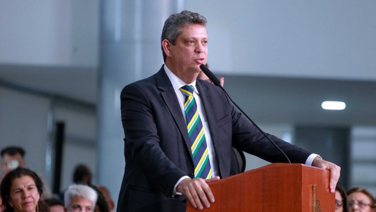Imagem de Ministro de Lula critica deputados do PT que apoiaram PEC da Blindagem