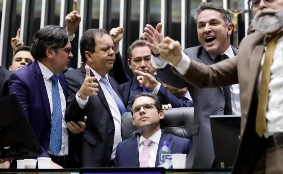 Imagem de PT, PL, PP E NOVO: Câmara envia ao Conselho de Ética pedidos de afastamento de 15 deputados
