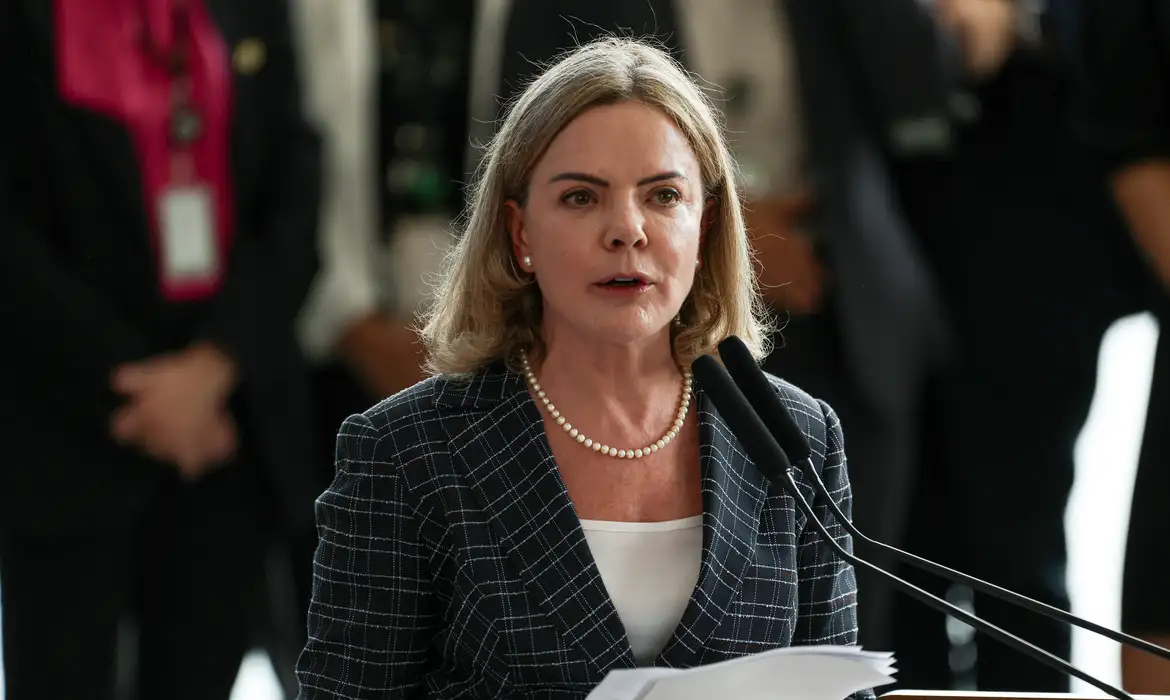 Imagem de Gleisi Hoffmann sai em defesa de decreto que amplia influência de Janja no Planalto