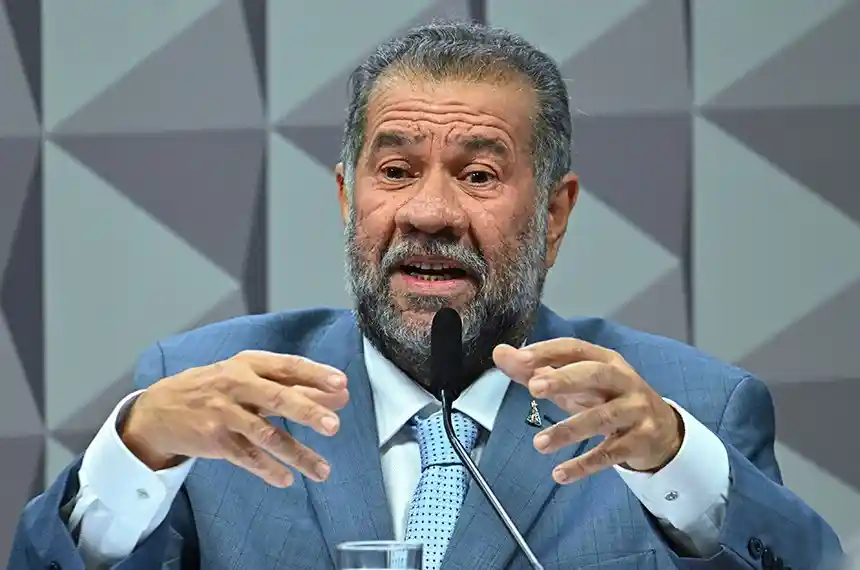 Ex-ministro da Previdência Social Carlos Lupi durante sessão da CPMI do INSS