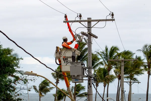 Imagem de Manutenção da Coelba interrompe fornecimento de energia em nove bairros de Salvador nesta terça-feira