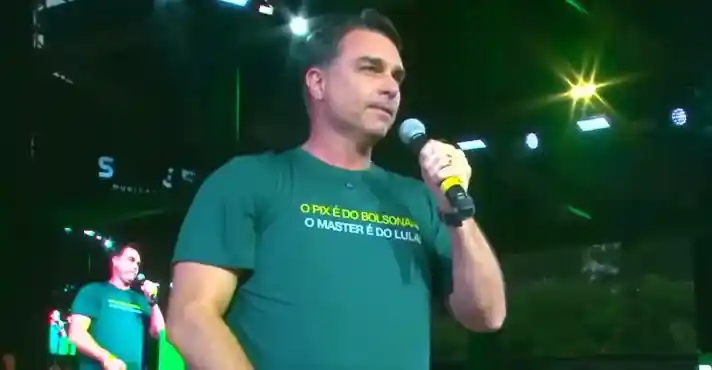 Imagem de Flávio passa a usar colete à prova de balas: ‘Já tentaram fazer com o meu pai’