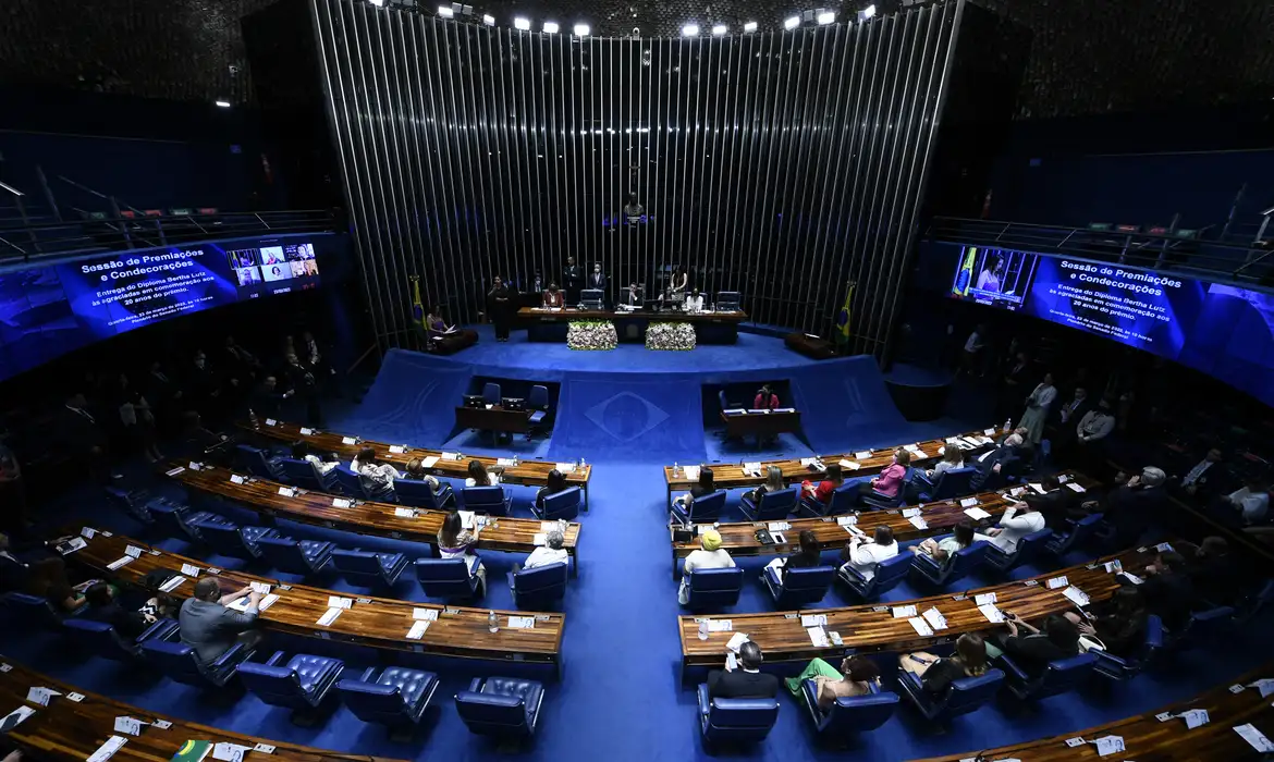 Imagem de Senado gasta quase R$ 200 mil por mês com comissões fantasmas