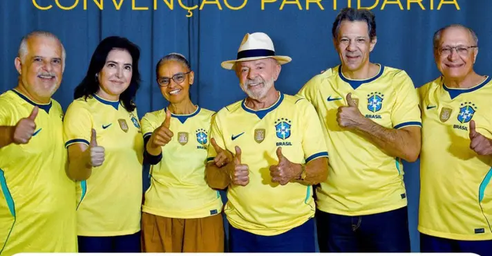Imagem de Haddad troca vermelho pelo verde e amarelo em convenção do PT em São Paulo