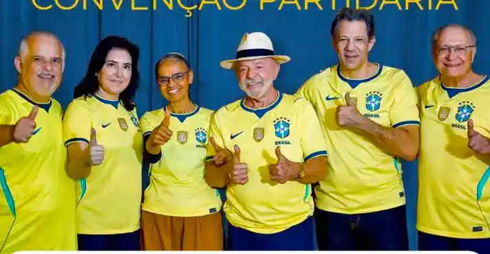 Imagem de Haddad troca vermelho pelo verde e amarelo em convenção do PT em São Paulo