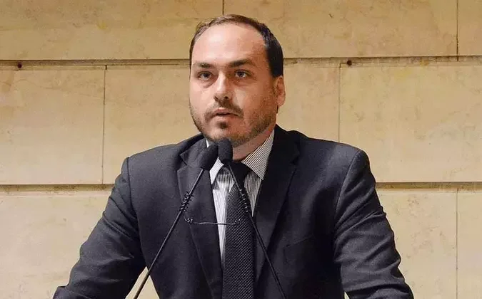 Imagem de Carlos Bolsonaro diz que faz “levantamento” de aliados do PL que não apoiam pré-candidatura de Flávio