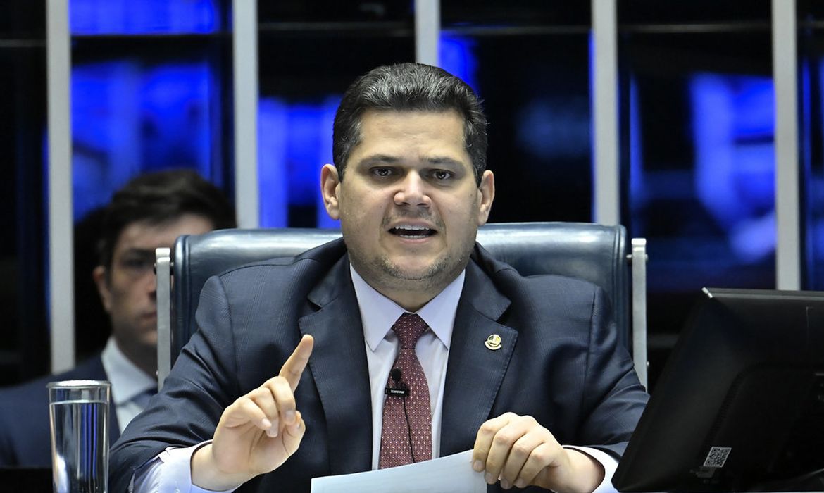 Imagem de Alcolumbre libera pautas defendidas por Lula após reaproximação com o governo
