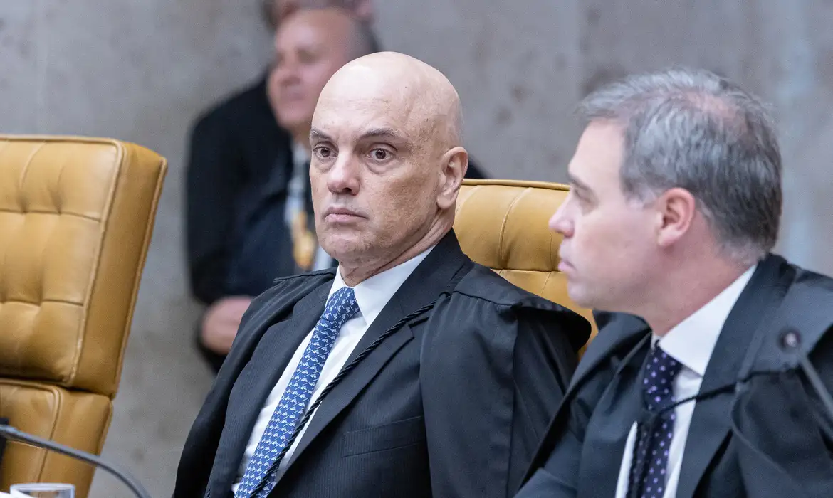 Imagem de Ministros do STF veem Moraes em xeque e rede de apoio ao ministro diminui