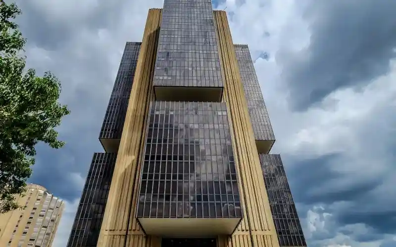Imagem de Mercado reduz projeção da inflação, mas índice continua acima da meta do Banco Central