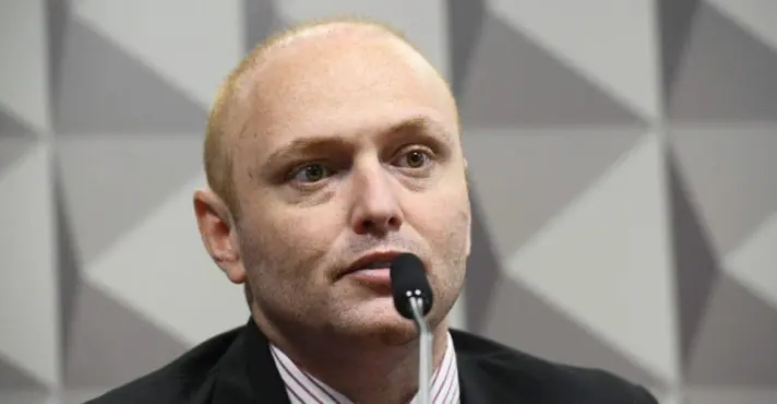 Imagem de Defesa de Walter Delgatti cita indulto de Lula e pede redução de pena ao STF