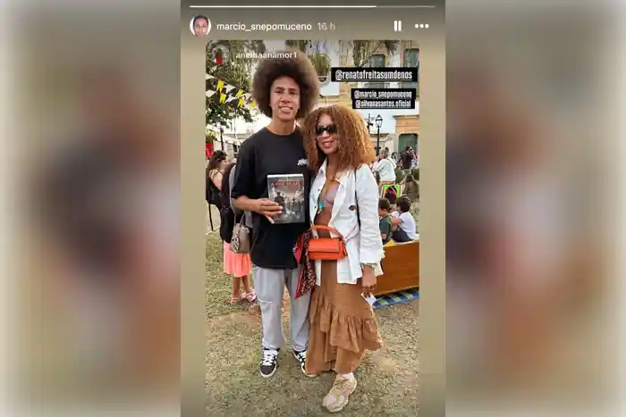 Imagem de Deputado estadual do PT aparece em foto com livro de Marcinho VP e gera polêmica