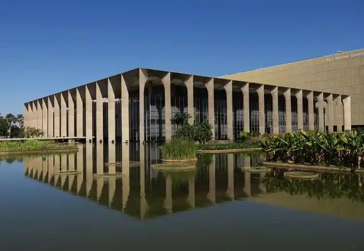 Imagem de Governo Lula envia diplomatas para acompanhar audiência sobre tarifa dos EUA