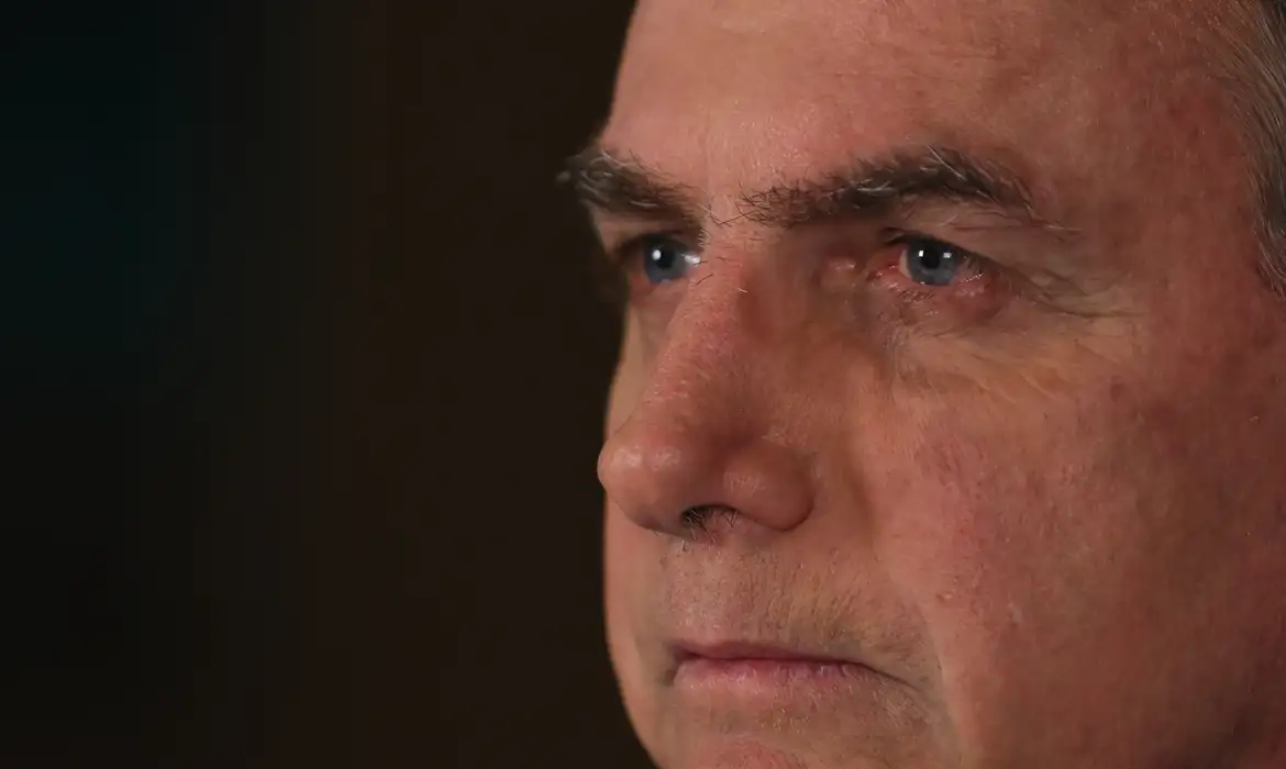 Imagem de Bolsonaro pede autorização ao STF para manutenção mensal de elevador em casa