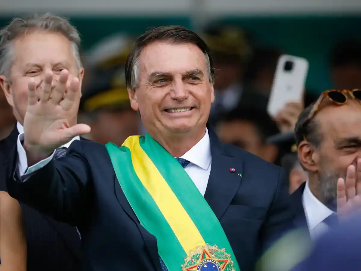 Imagem de Alexandre de Moraes libera Jair Bolsonaro para dar entrevista a podcast
