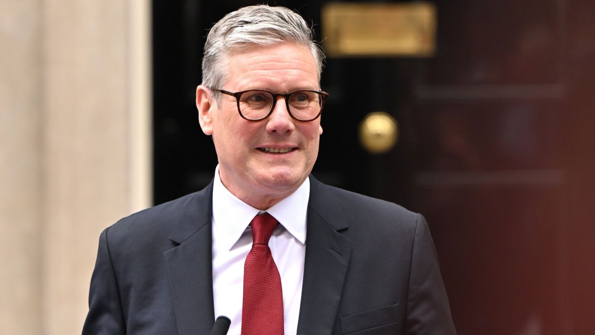 Imagem de Keir Starmer renuncia ao cargo de premiê e abre disputa pelo comando do Reino Unido