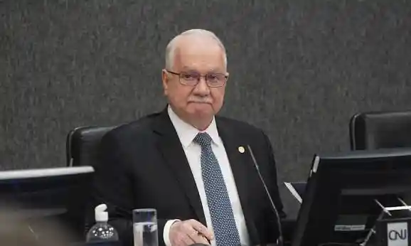 Imagem de Fachin arquiva investigações contra Eduardo Bolsonaro, Malafaia e Fiuza no inquérito das fake news