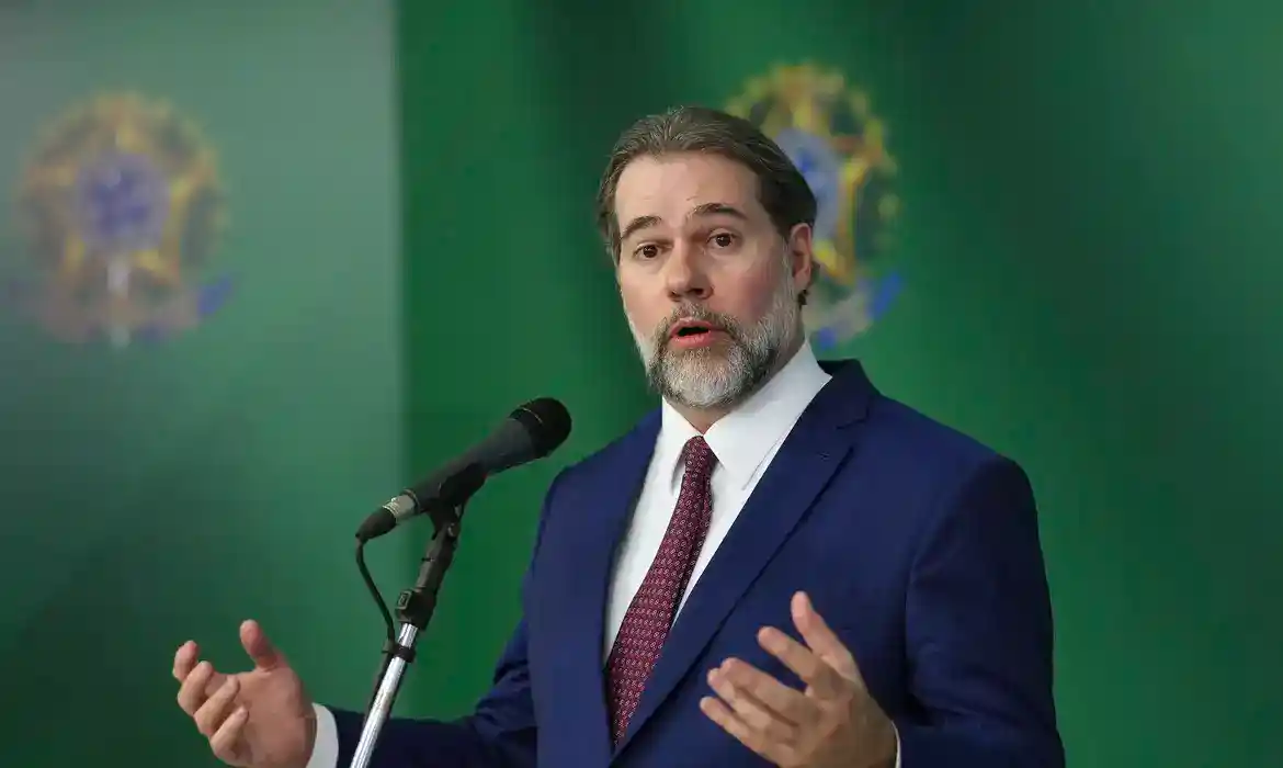 Imagem de Toffoli aponta indícios de organização criminosa e manda bloquear R$ 5,7 bilhões no caso Banco Master