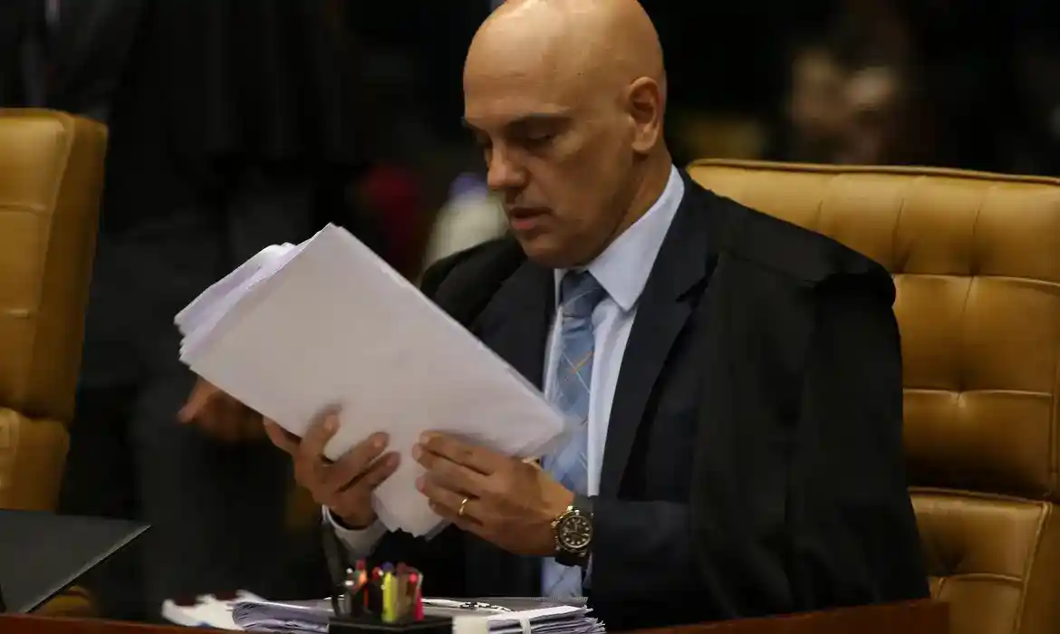 Imagem de Justiça rejeita ação da família de Moraes contra senador Alessandro Vieira
