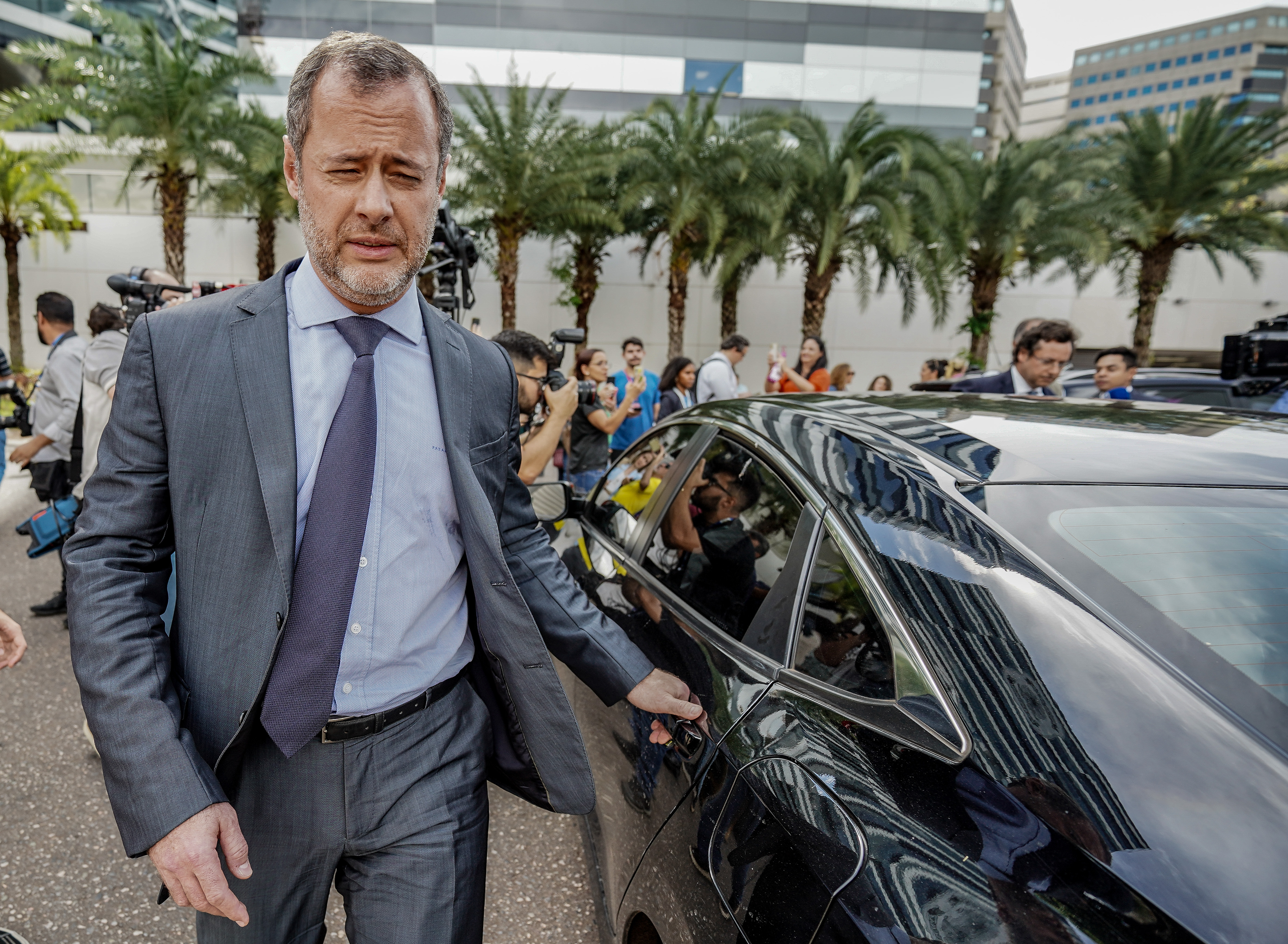 Imagem de Bolsonaro não comparece ao STF por motivos de saúde; defesa critica condução do julgamento