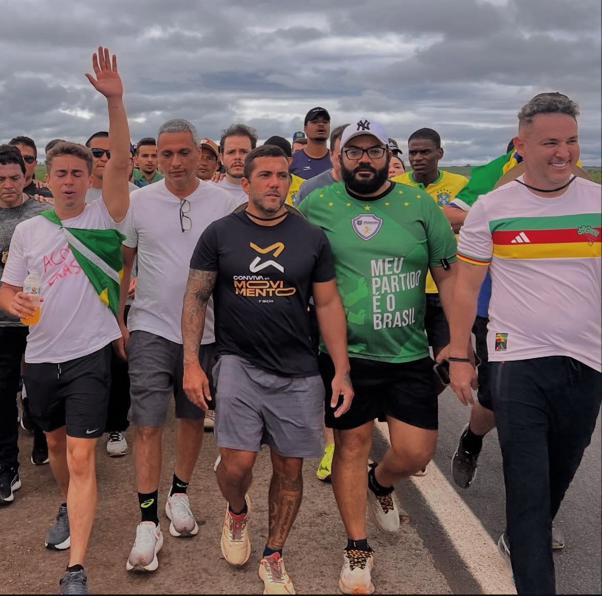 Imagem de Michelle Bolsonaro elogia Nikolas Ferreira e reforça liderança da direita em mobilização rumo a Brasília