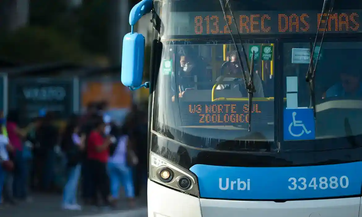 Imagem de Estudo aponta que fim da escala 6x1 pode elevar custos do transporte em até R$ 11 bilhões