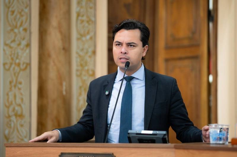 Filipe Martins sofreu pressão para delatar, revela advogado - Rede ...