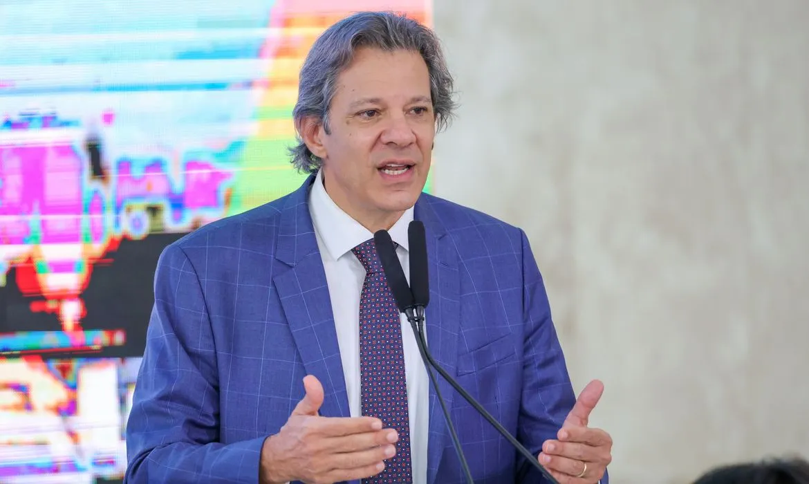 Imagem de Haddad nega responsabilidade pela taxa das blusinhas e atribui cobrança ao Congresso e aos governadores
